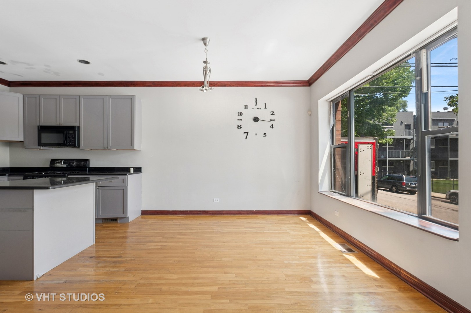 212 E 44th Street #2, Chicago, IL 60653