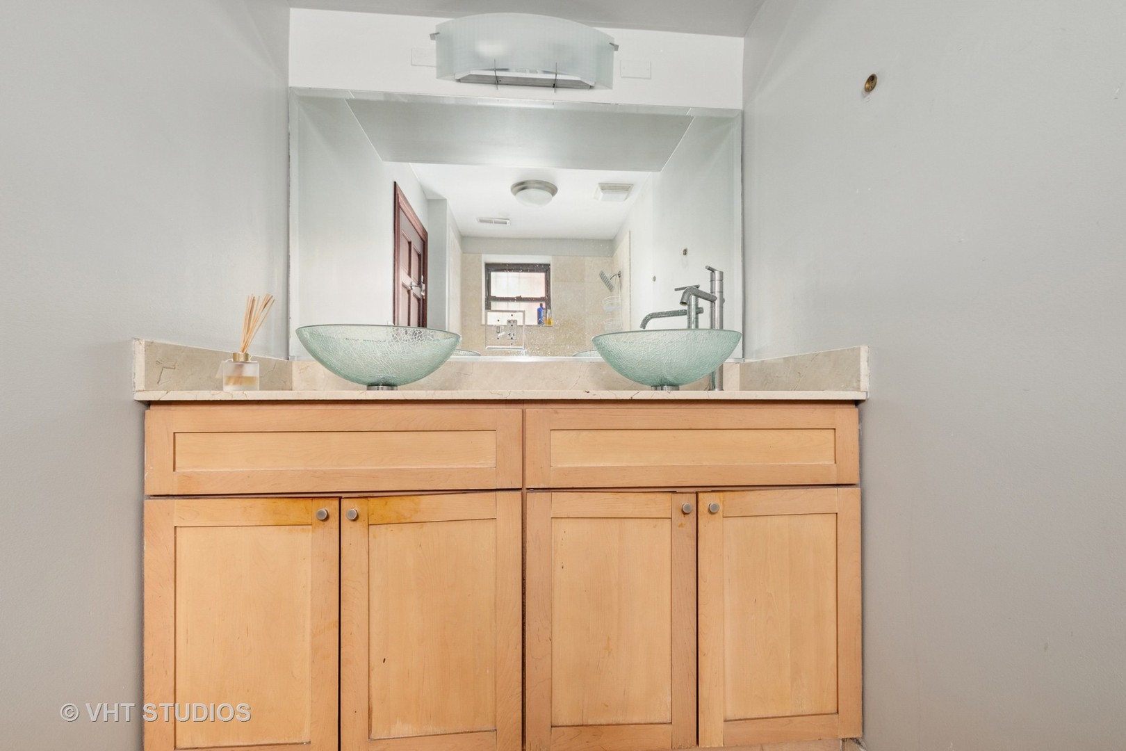 212 E 44th Street #2, Chicago, IL 60653