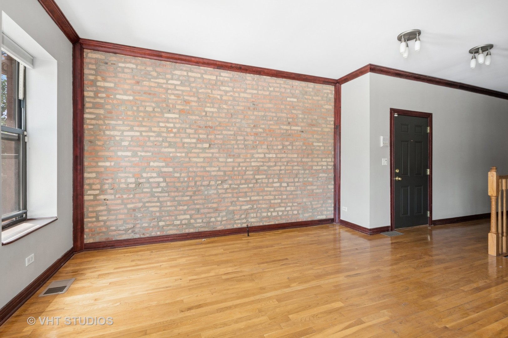 212 E 44th Street #2, Chicago, IL 60653