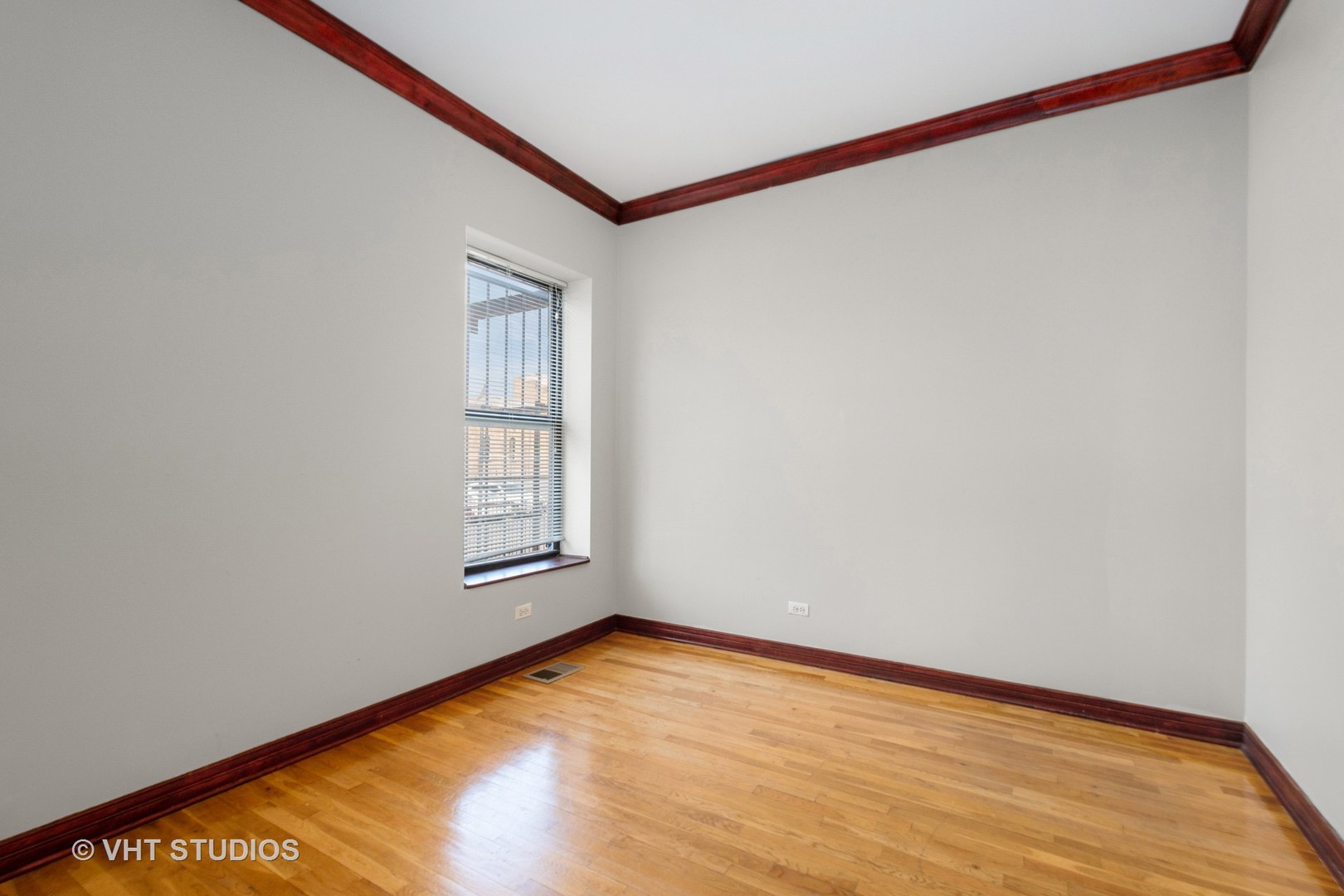 212 E 44th Street #2, Chicago, IL 60653