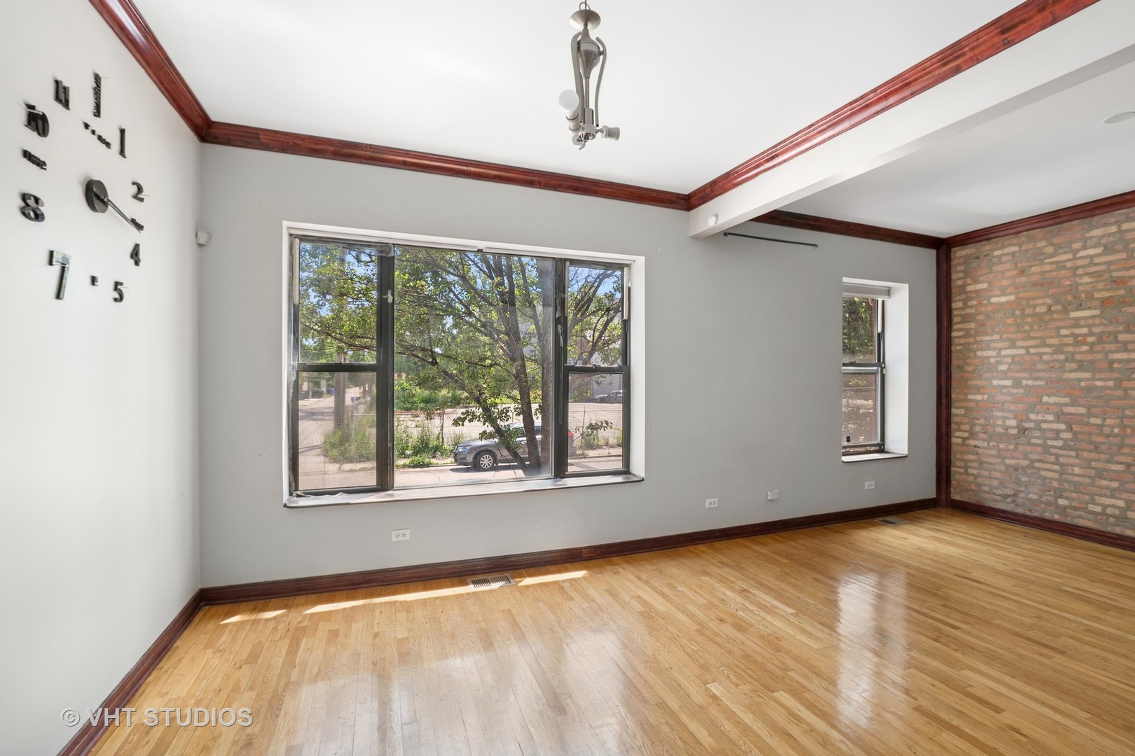 212 E 44th Street #2, Chicago, IL 60653