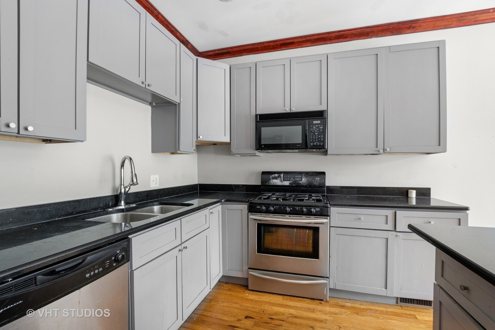 212 E 44th Street #2, Chicago, IL 60653