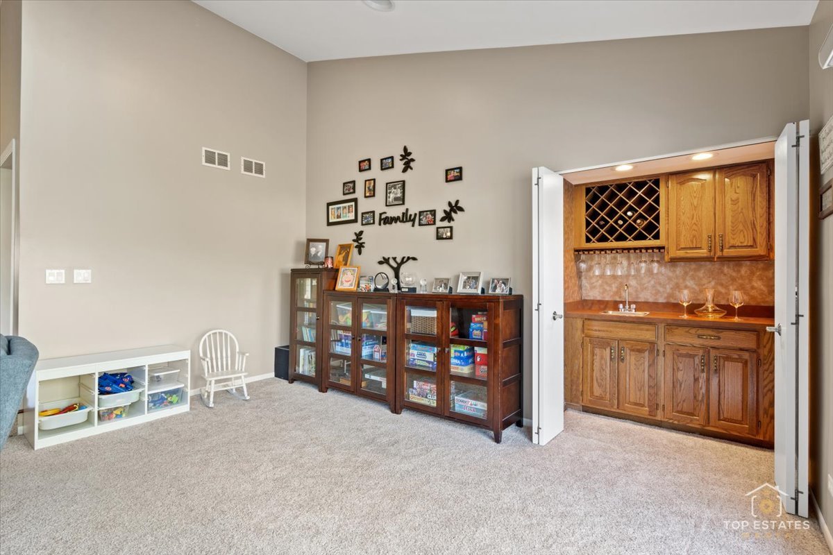 203 Royal Court, Prospect Heights, IL 60070