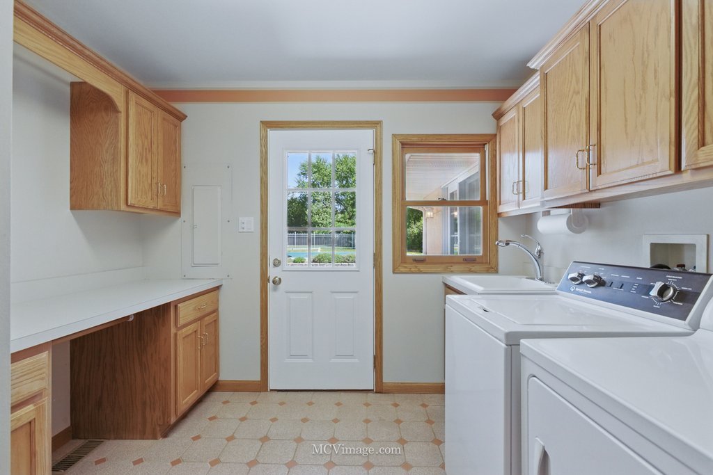 134 Old Creek Road, Palos Park, IL 60464