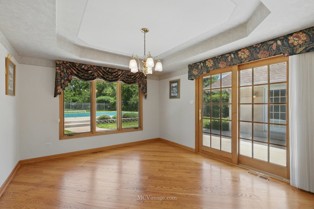 134 Old Creek Road, Palos Park, IL 60464