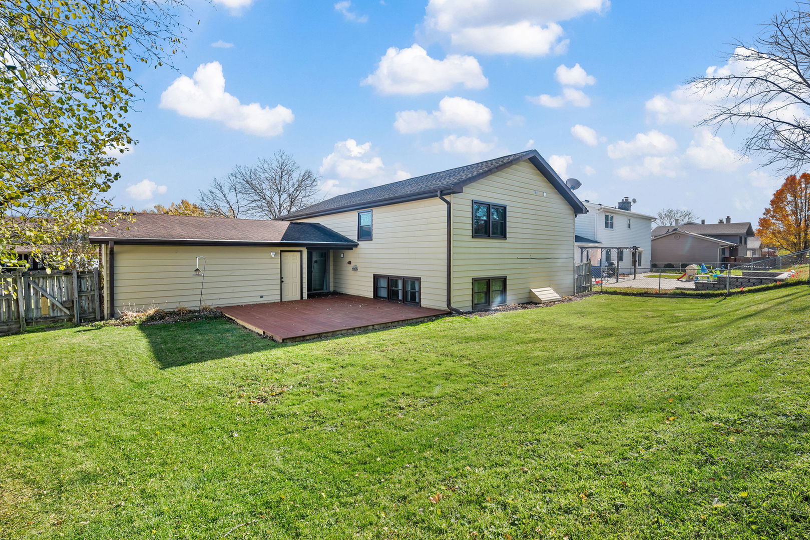 7S580 Lynn Drive, Naperville, IL 60540