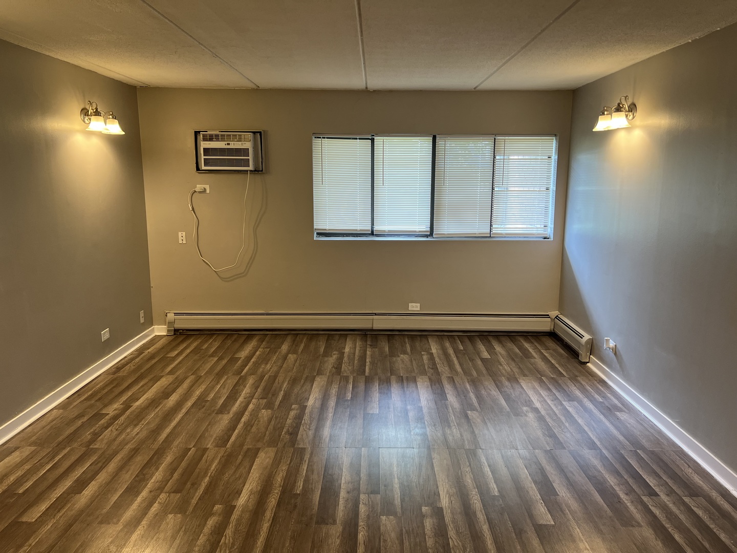 300 W Fullerton Avenue #128, Addison, IL 60101