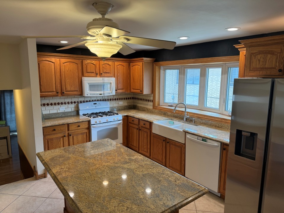 9713 S KENNETH Avenue, Oak Lawn, IL 60453