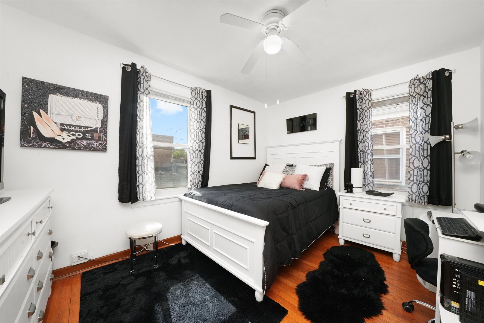 8117 S Sawyer Avenue, Chicago, IL 60652