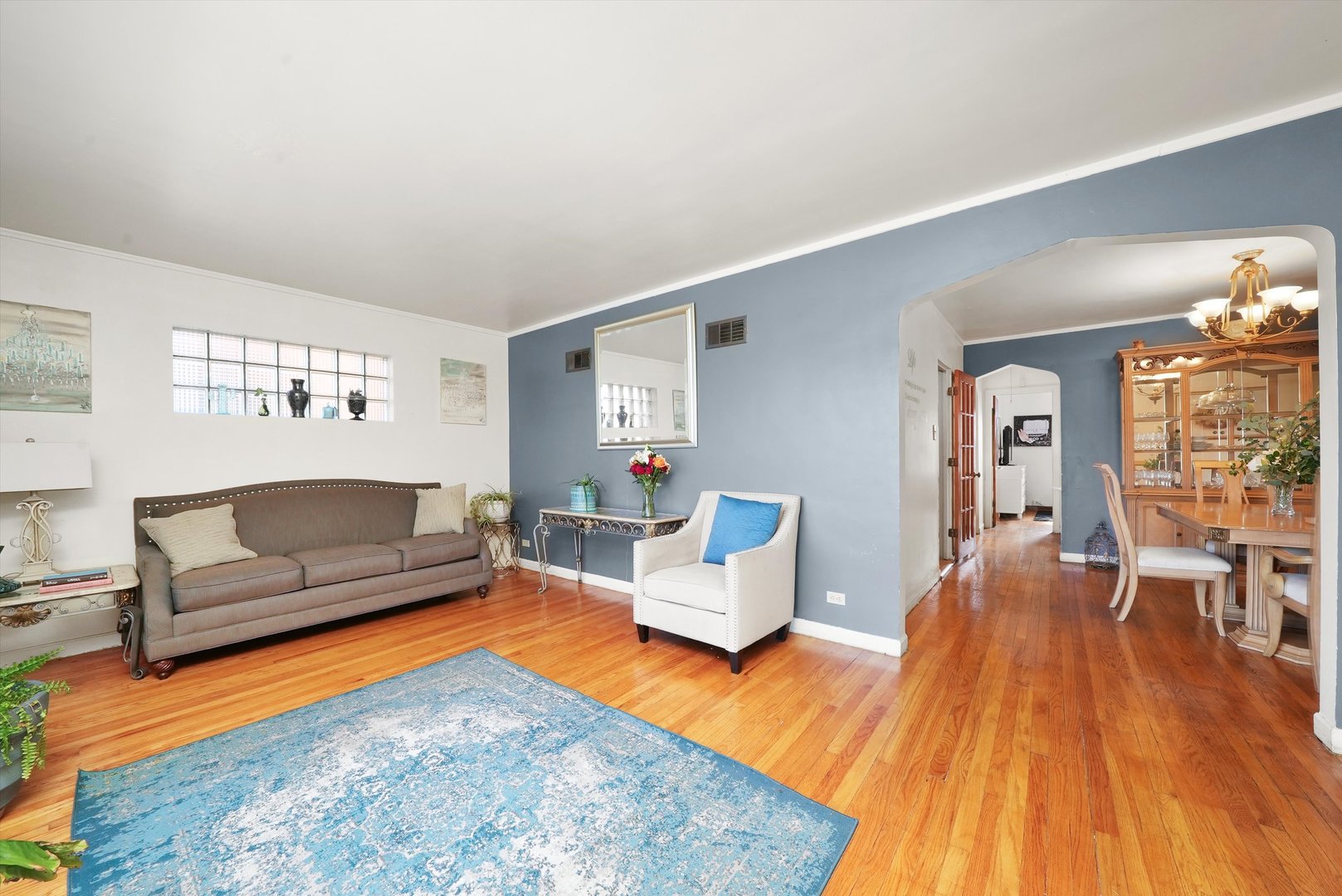 8117 S Sawyer Avenue, Chicago, IL 60652