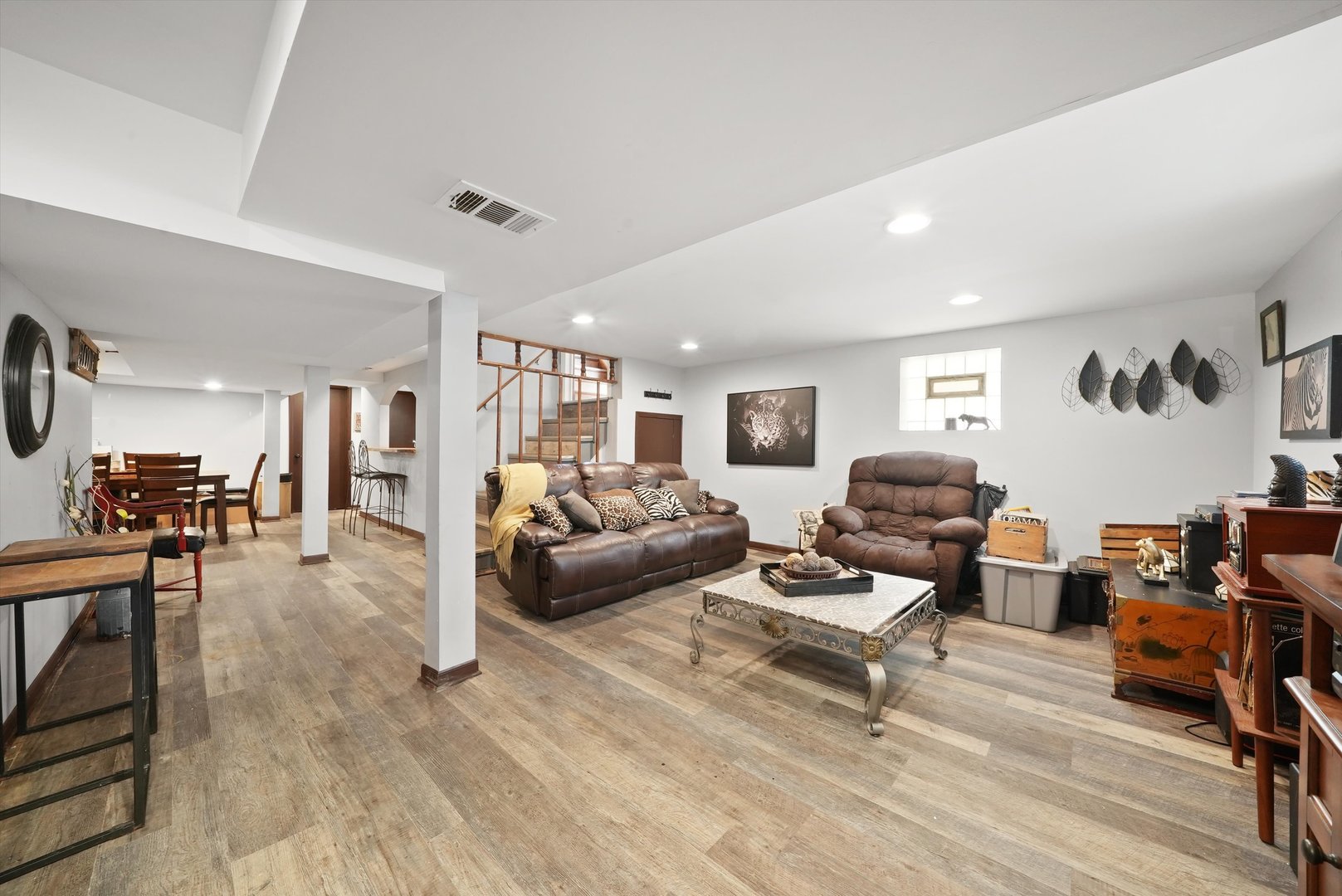 8117 S Sawyer Avenue, Chicago, IL 60652
