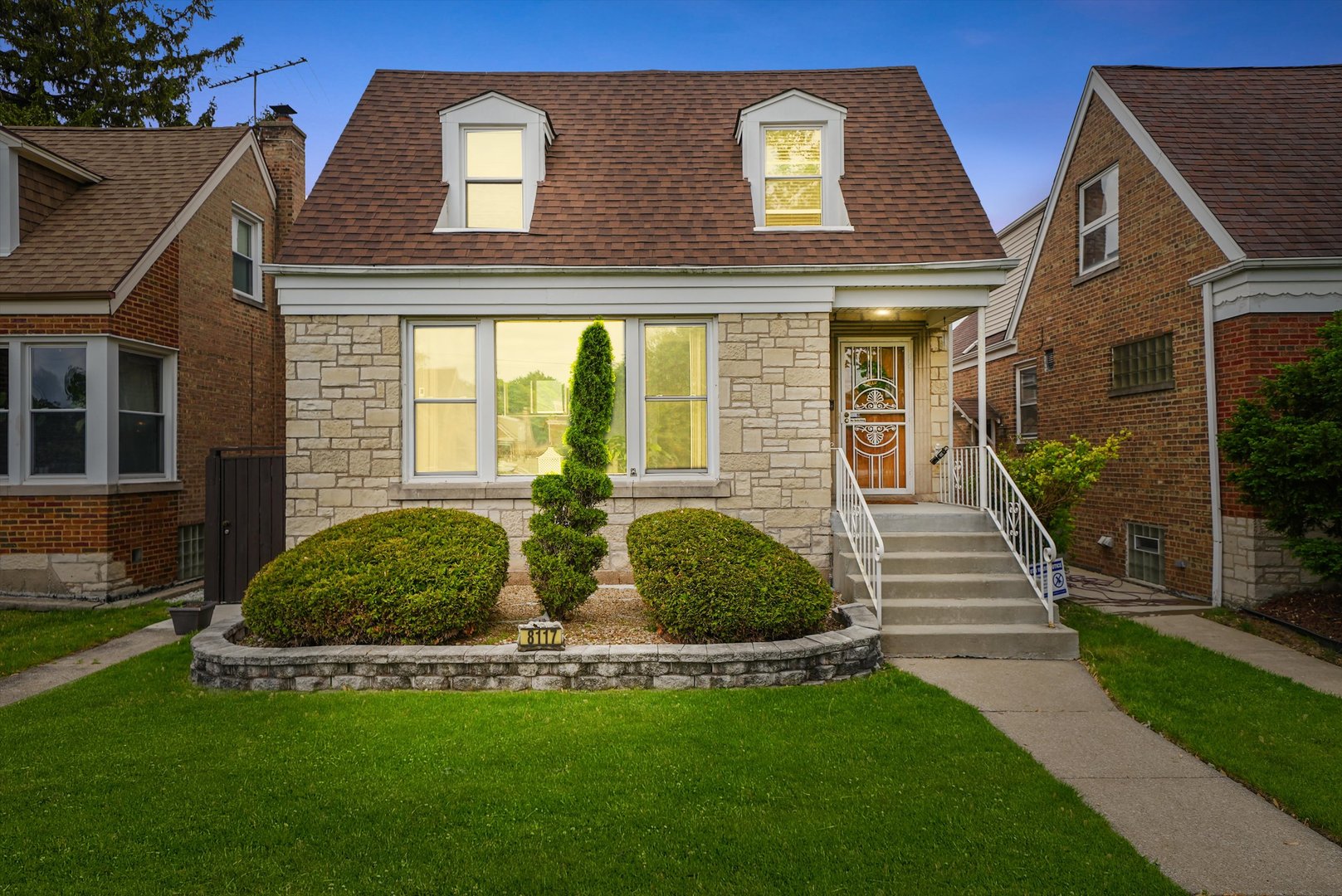 8117 S Sawyer Avenue, Chicago, IL 60652