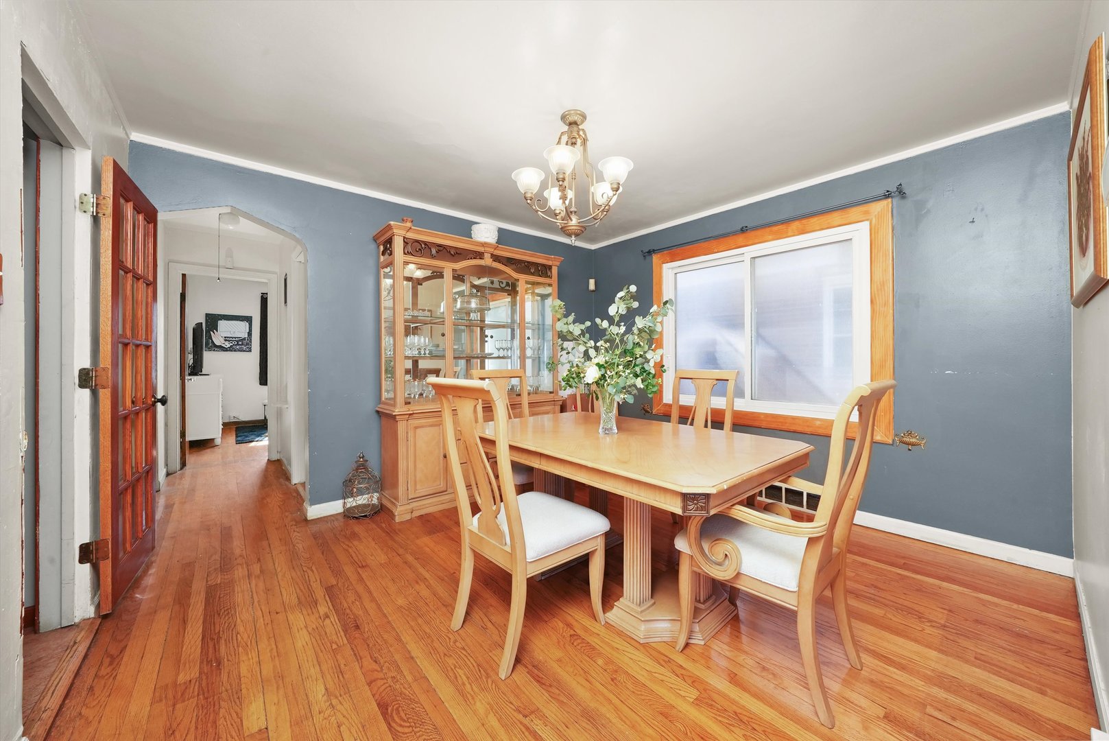 8117 S Sawyer Avenue, Chicago, IL 60652