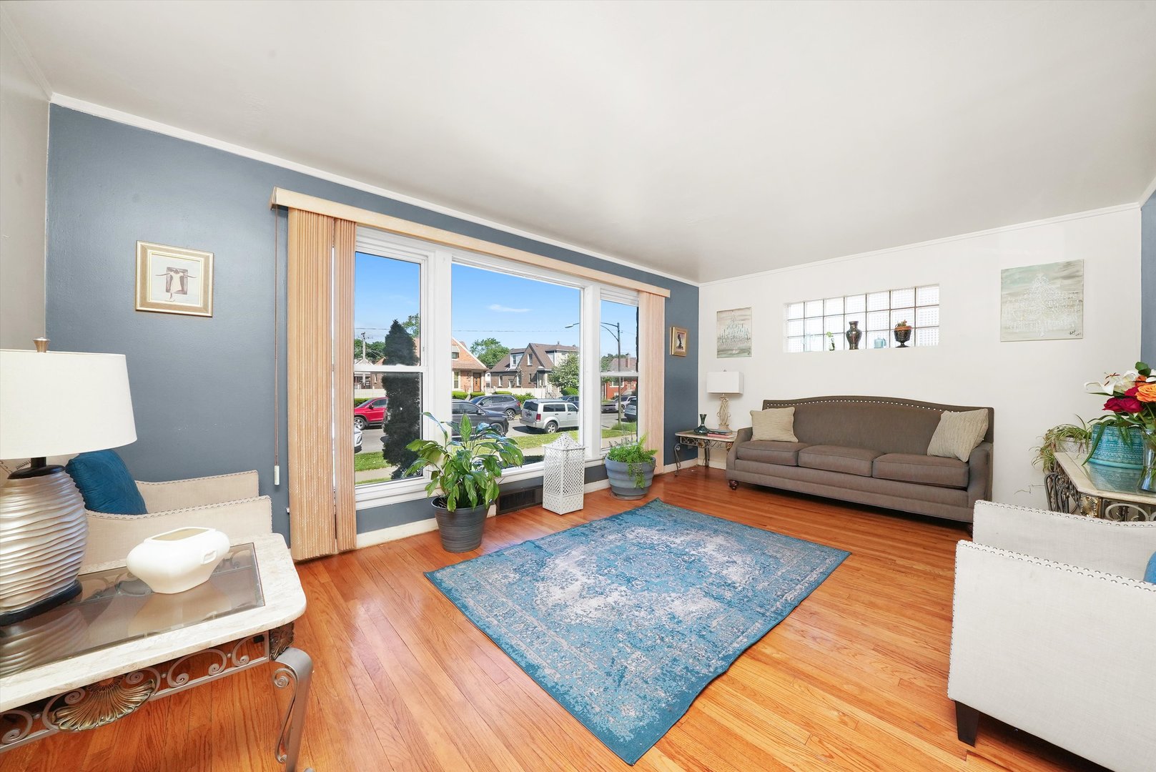 8117 S Sawyer Avenue, Chicago, IL 60652