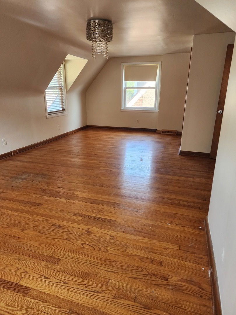 8117 S Sawyer Avenue, Chicago, IL 60652