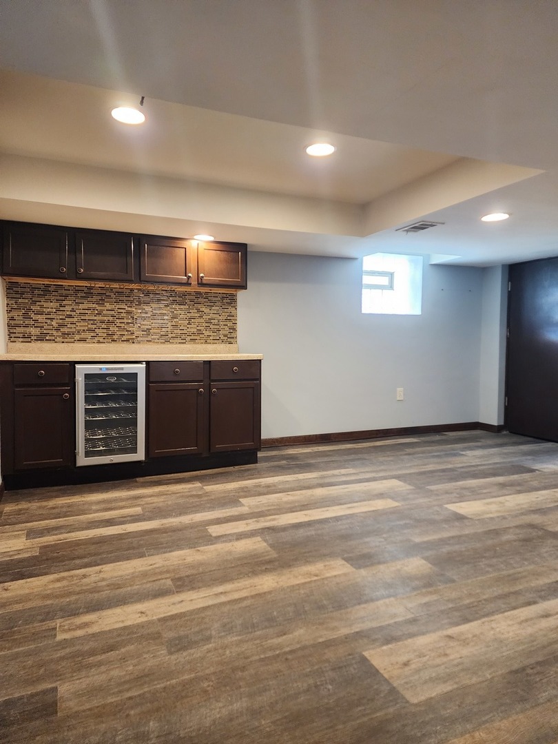 8117 S Sawyer Avenue, Chicago, IL 60652