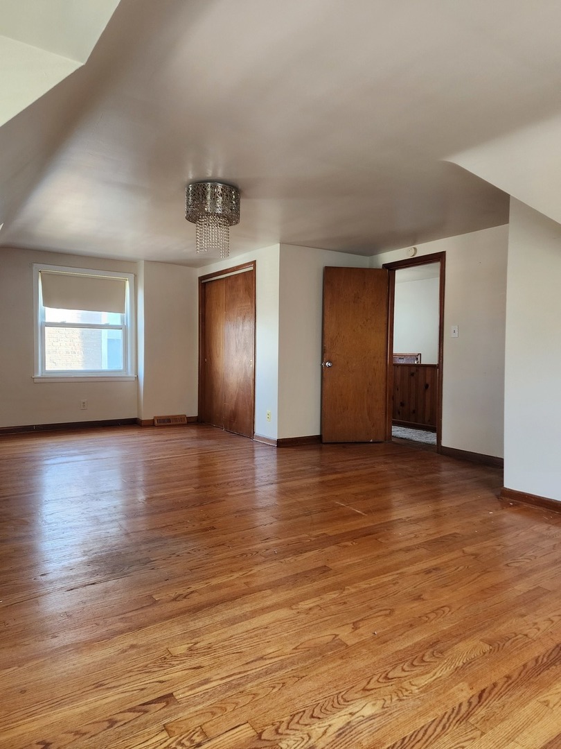 8117 S Sawyer Avenue, Chicago, IL 60652
