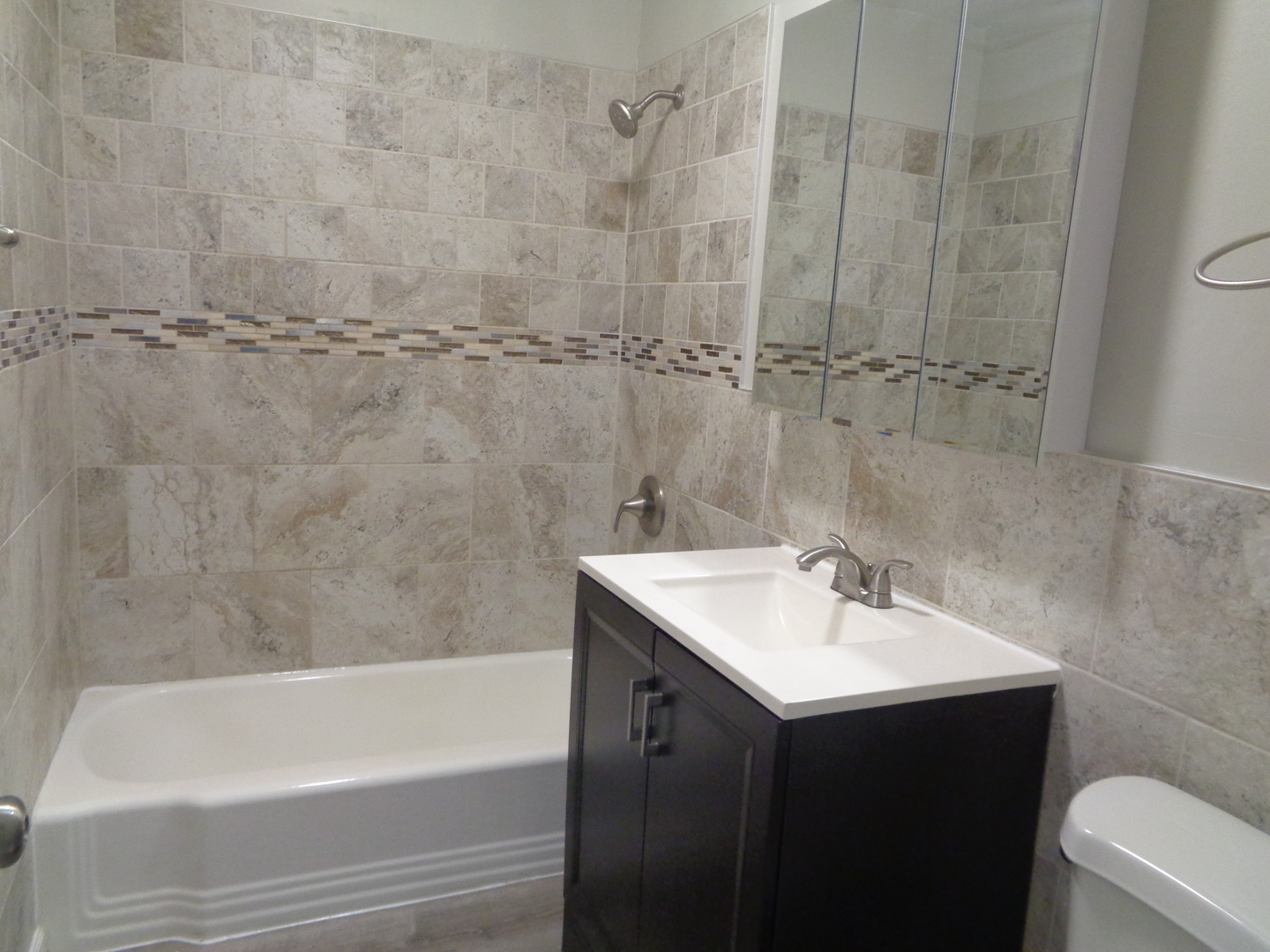 1340 N main Street #B8, Wheaton, IL 60187