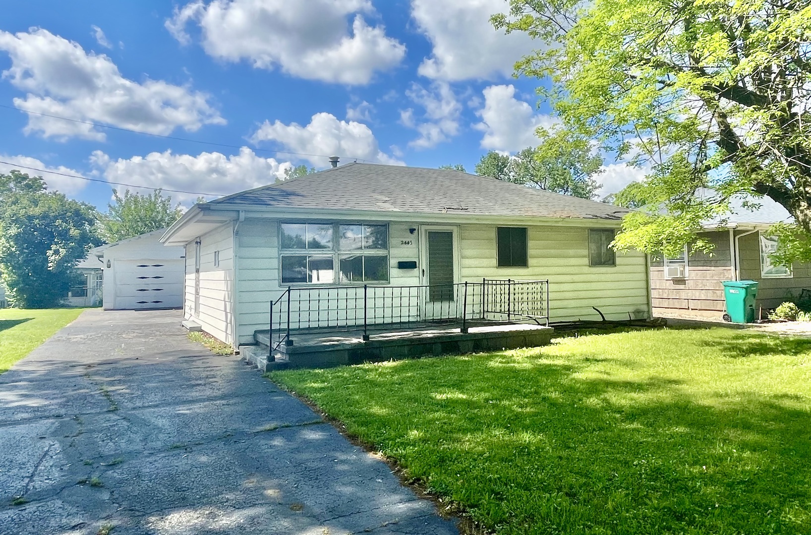 2445 E Wood Street, Decatur, IL 62521