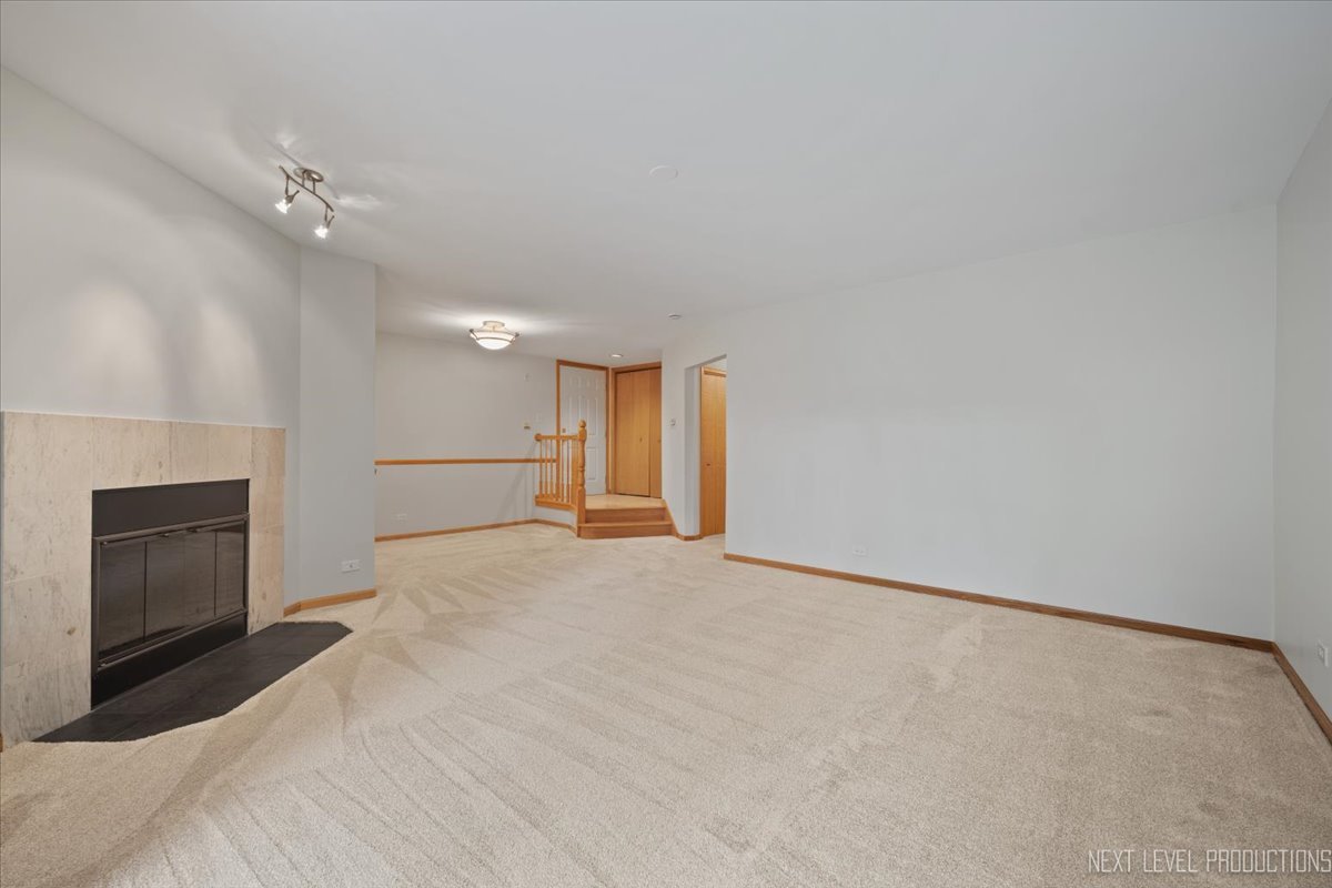 963 West Court #E, Naperville, IL 60563