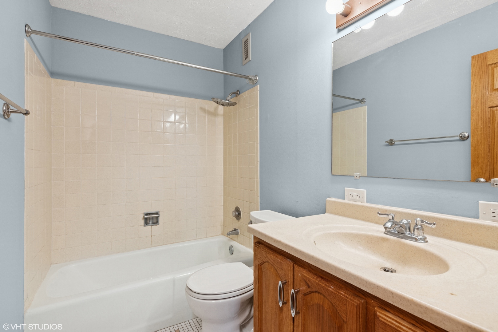 2200 S Stewart Avenue #4A, Lombard, IL 60148