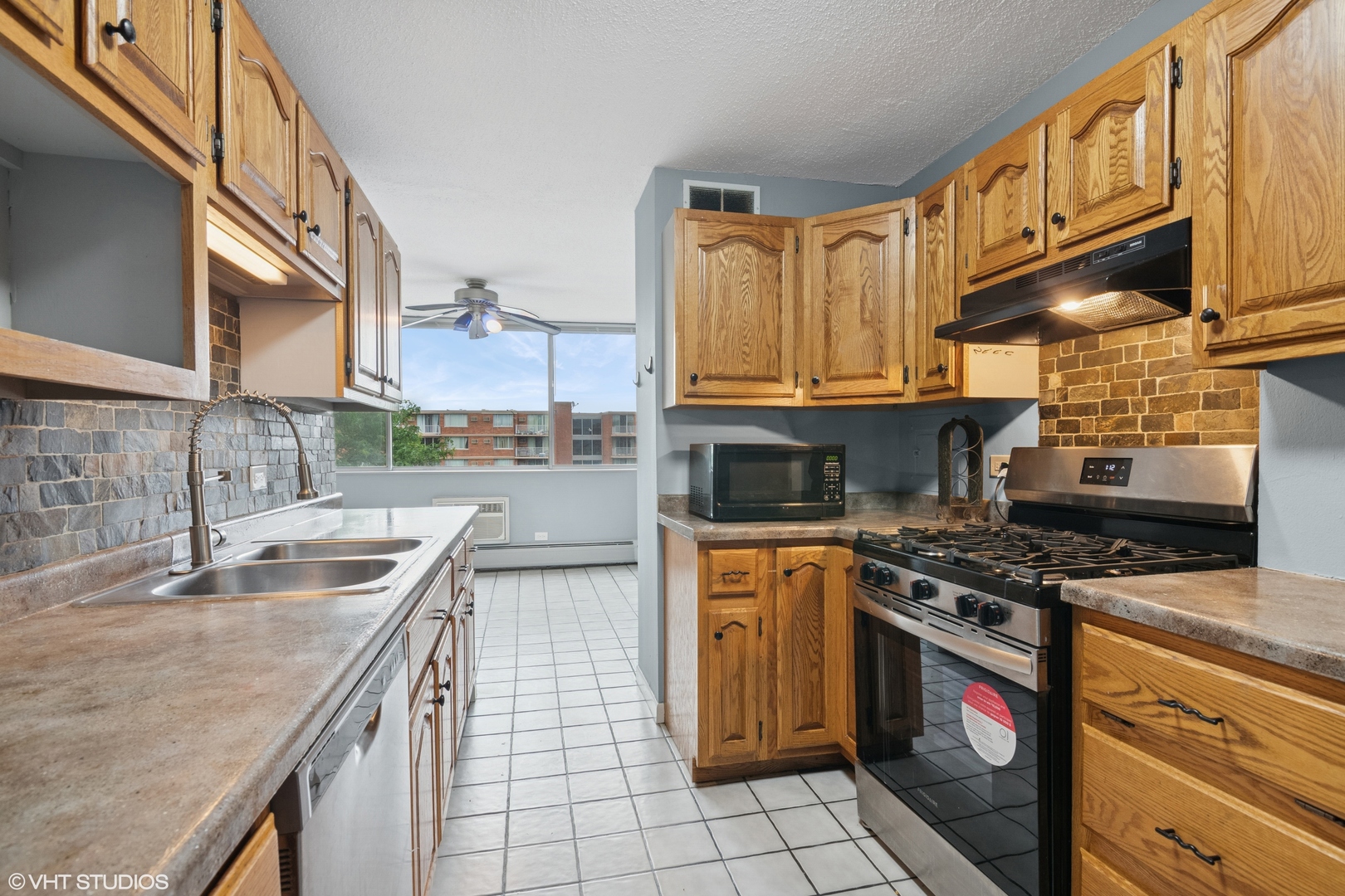2200 S Stewart Avenue #4A, Lombard, IL 60148