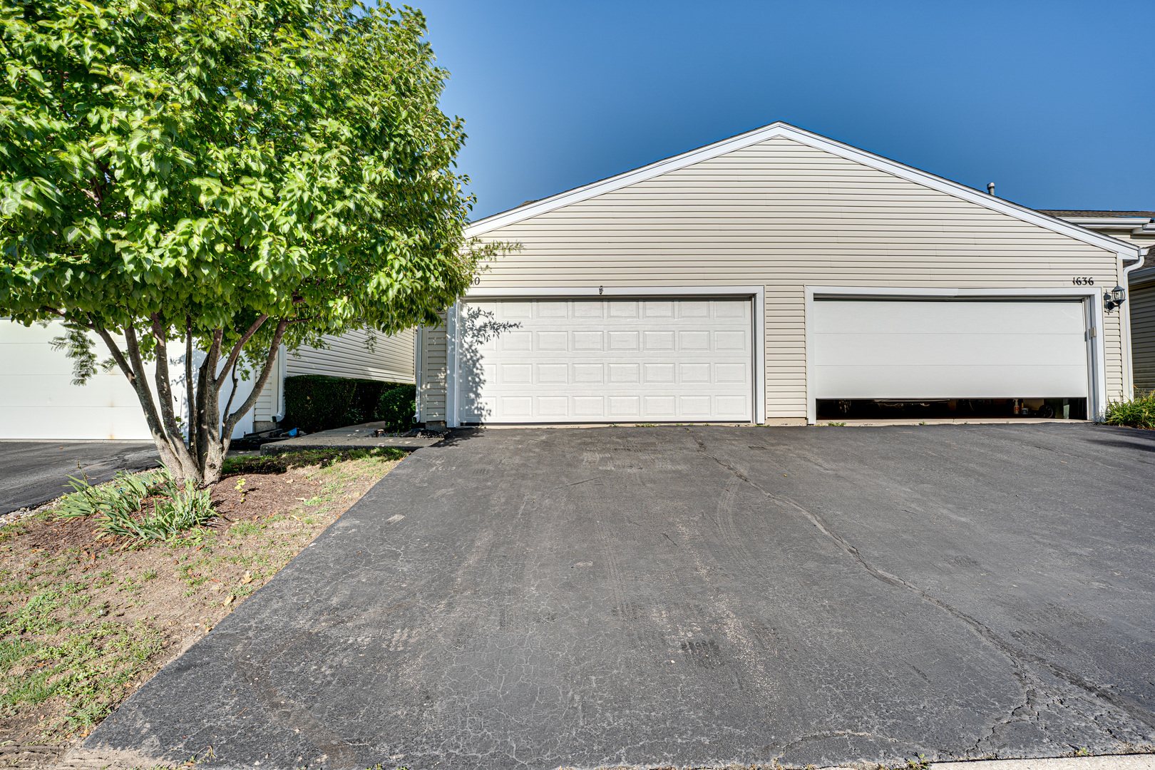 1640 HILTON HEAD Drive, Naperville, IL 60563