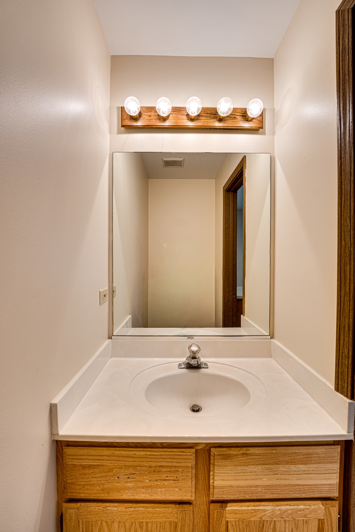 1640 HILTON HEAD Drive, Naperville, IL 60563