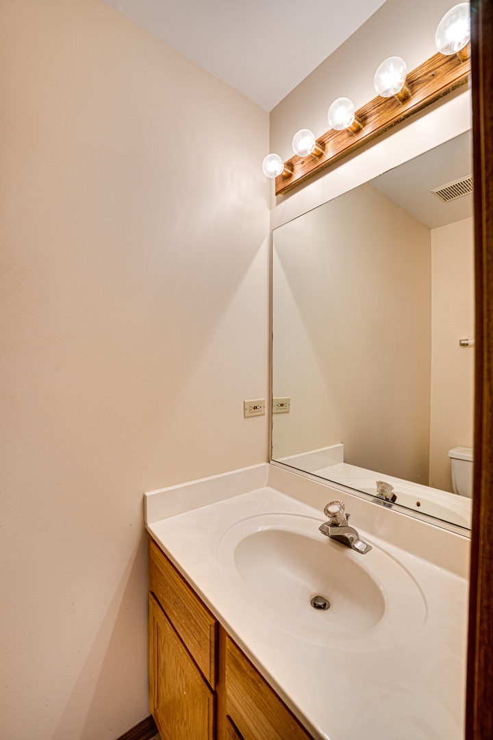 1640 HILTON HEAD Drive, Naperville, IL 60563