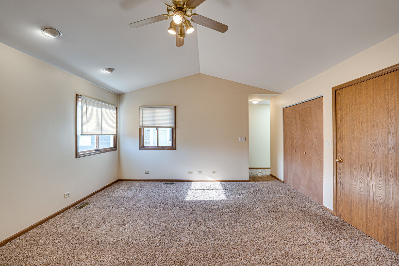 1640 HILTON HEAD Drive, Naperville, IL 60563