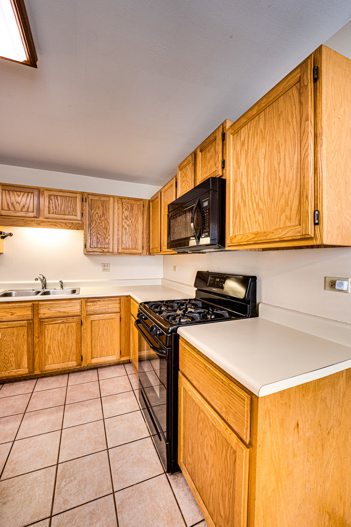 1640 HILTON HEAD Drive, Naperville, IL 60563