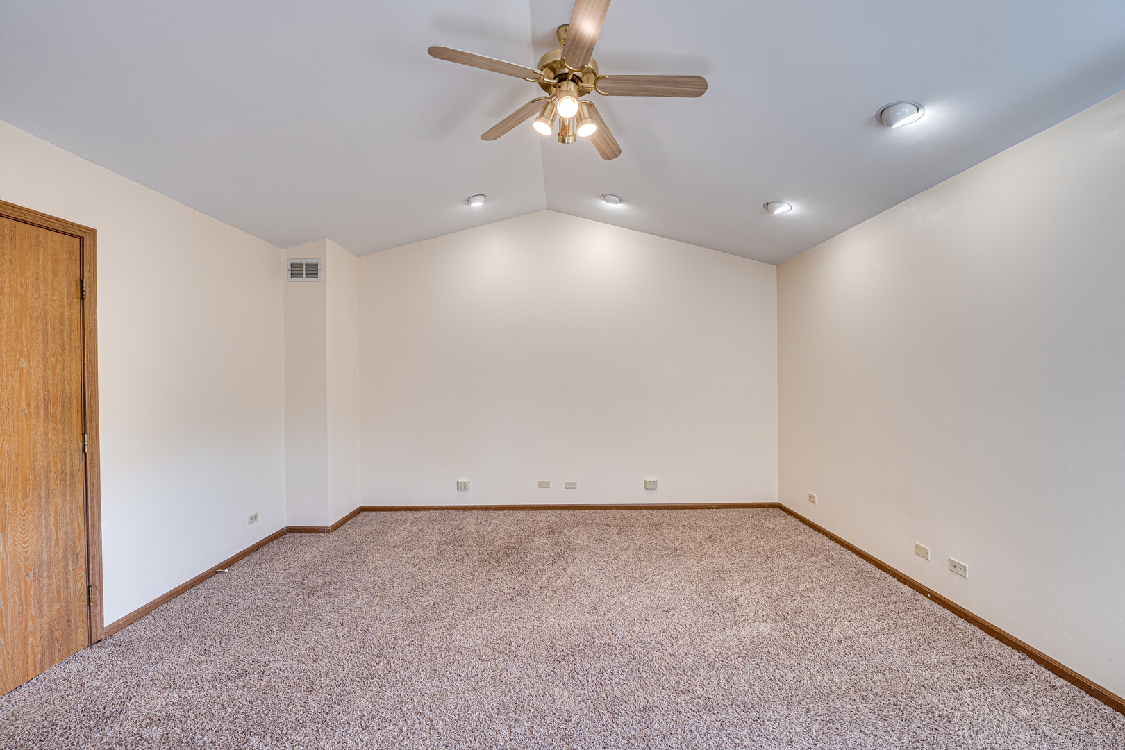 1640 HILTON HEAD Drive, Naperville, IL 60563