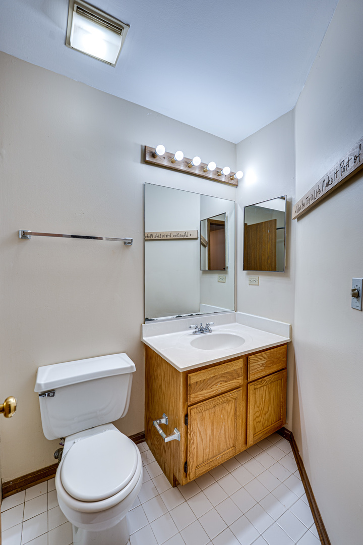 1640 HILTON HEAD Drive, Naperville, IL 60563