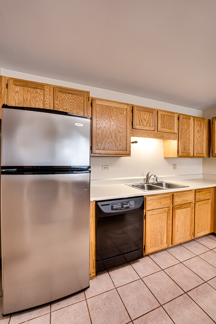 1640 HILTON HEAD Drive, Naperville, IL 60563