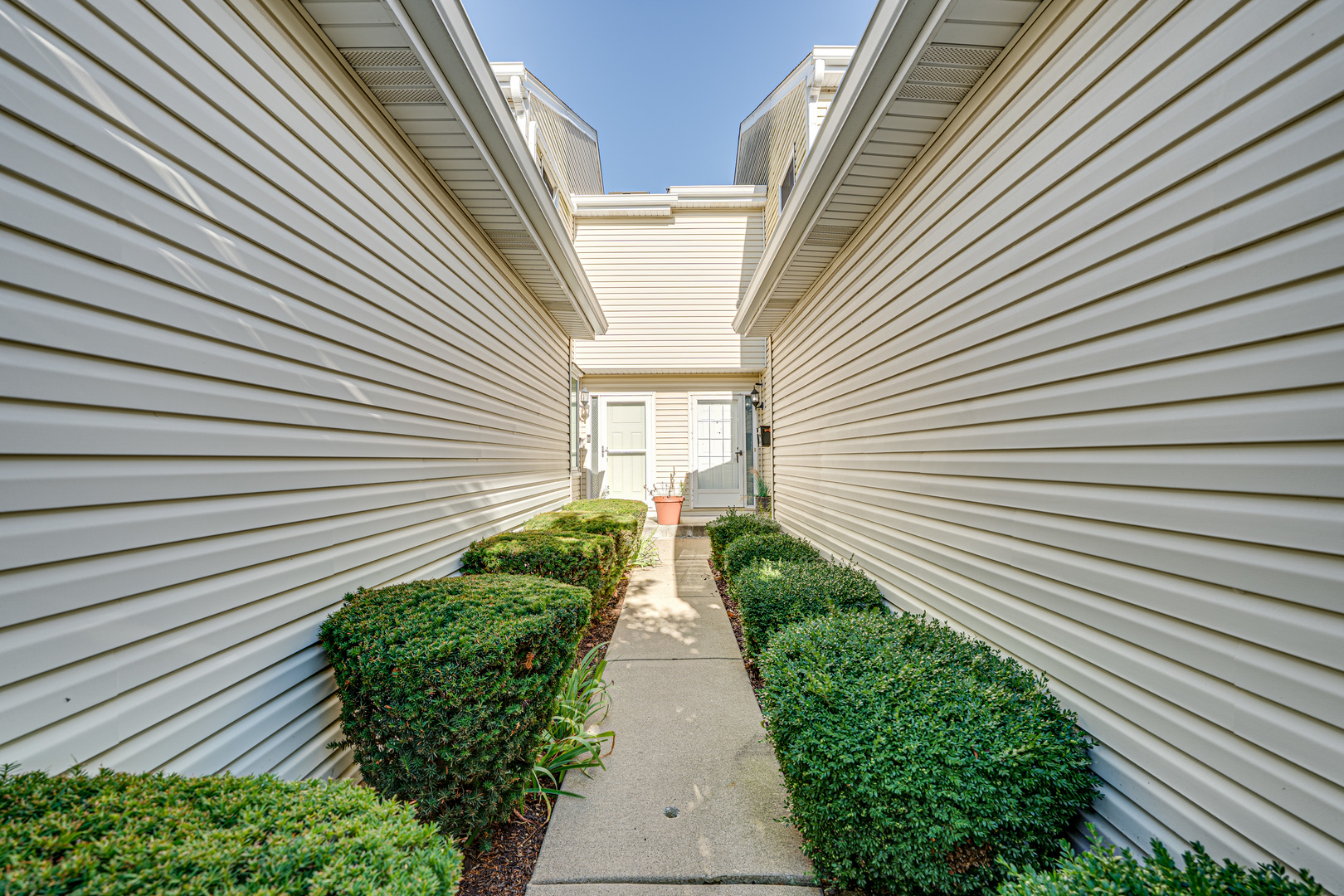 1640 HILTON HEAD Drive, Naperville, IL 60563