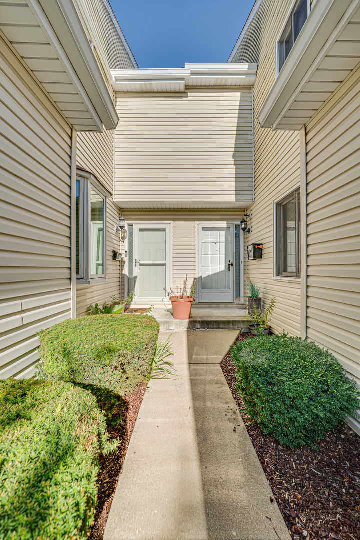 1640 HILTON HEAD Drive, Naperville, IL 60563