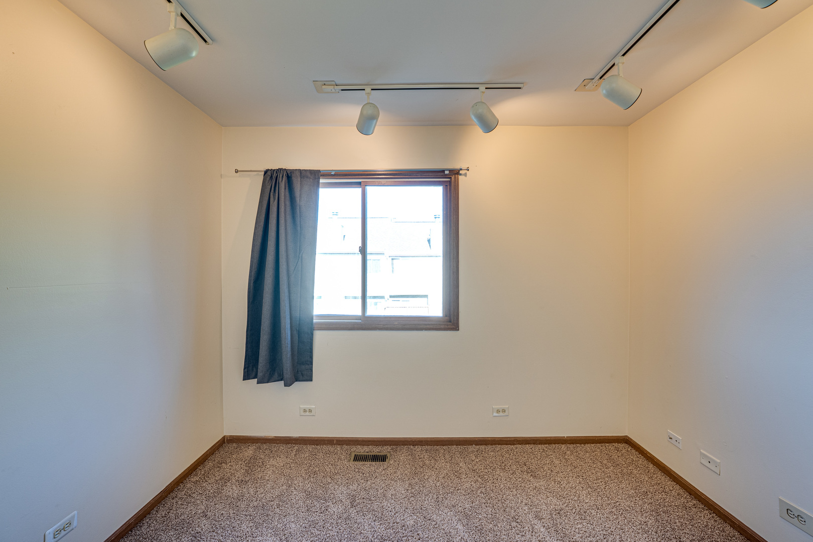 1640 HILTON HEAD Drive, Naperville, IL 60563