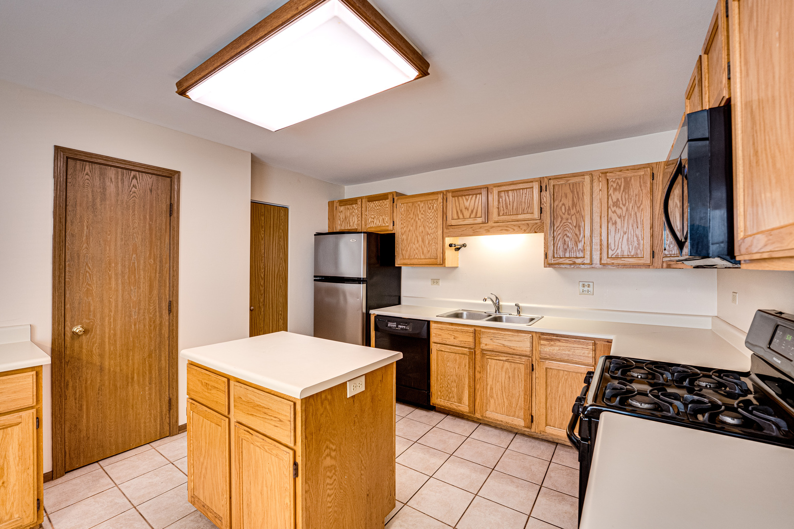 1640 HILTON HEAD Drive, Naperville, IL 60563