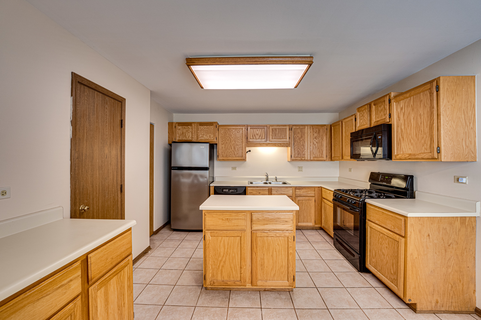 1640 HILTON HEAD Drive, Naperville, IL 60563