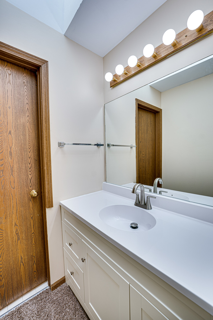 1640 HILTON HEAD Drive, Naperville, IL 60563