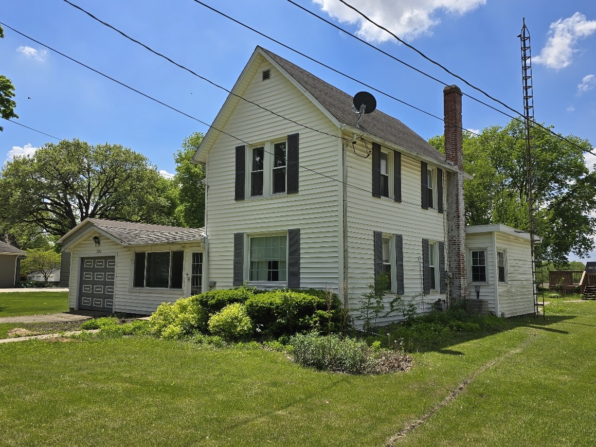 320 N Pearl Street, Forrest, IL 61741