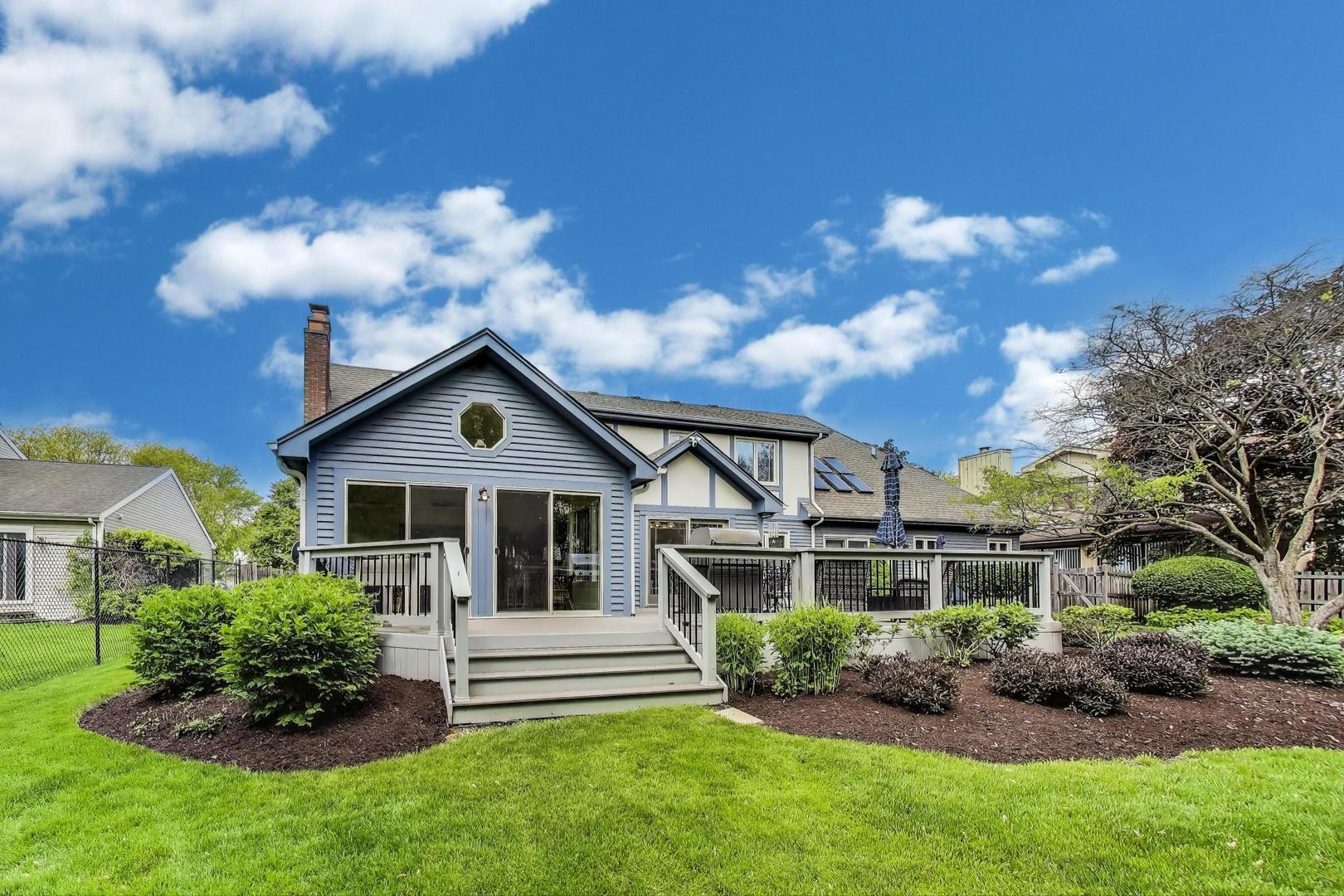 2041 Chatham Drive, Wheaton, IL 60189