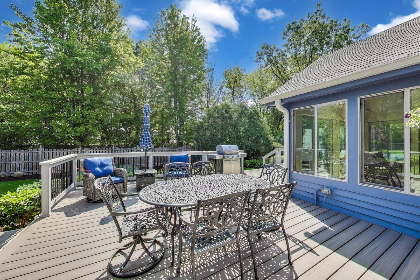 2041 Chatham Drive, Wheaton, IL 60189