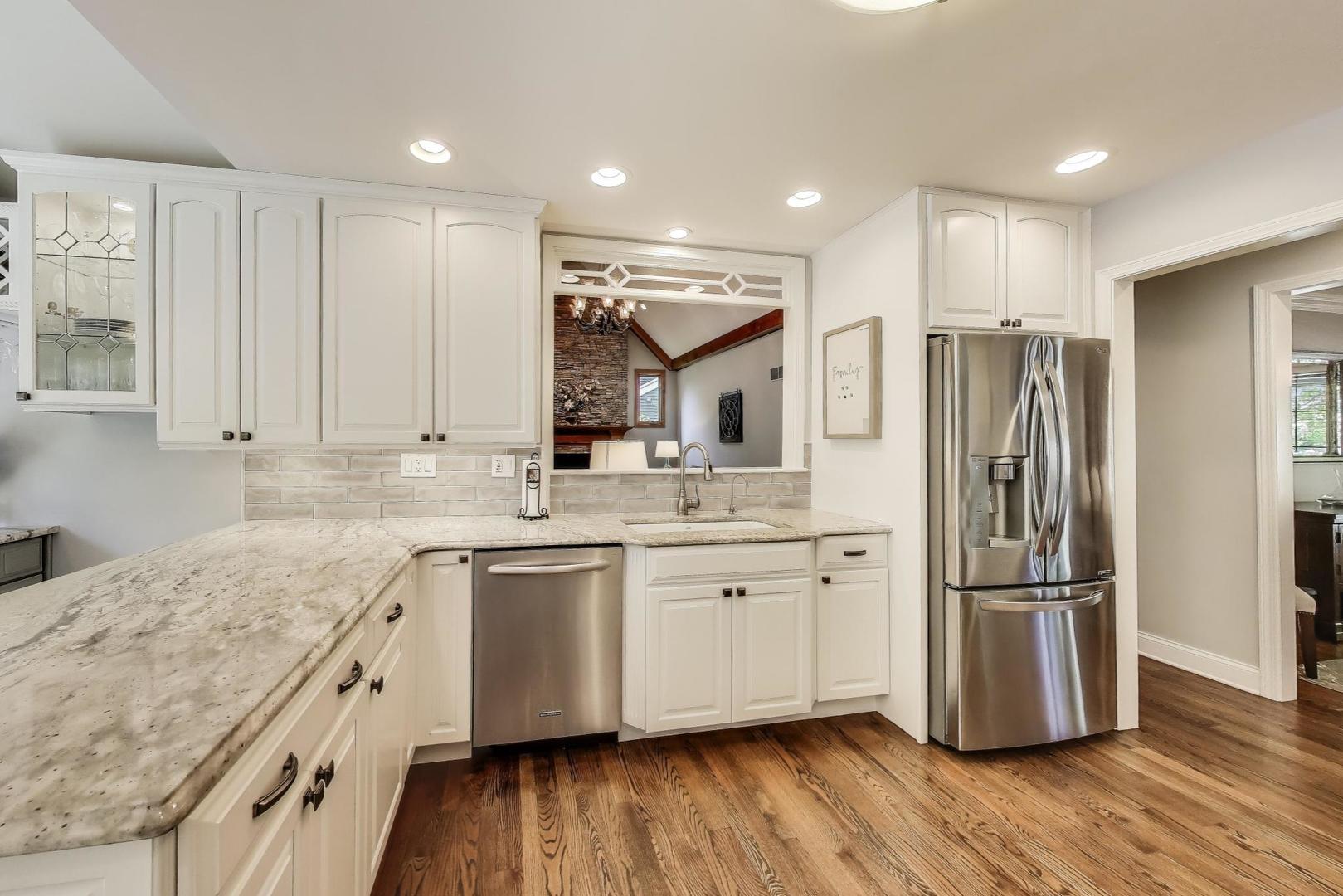 2041 Chatham Drive, Wheaton, IL 60189