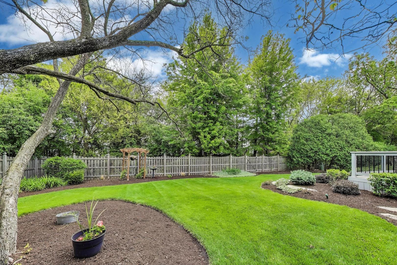 2041 Chatham Drive, Wheaton, IL 60189