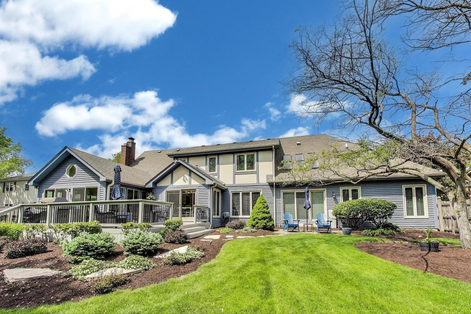 2041 Chatham Drive, Wheaton, IL 60189