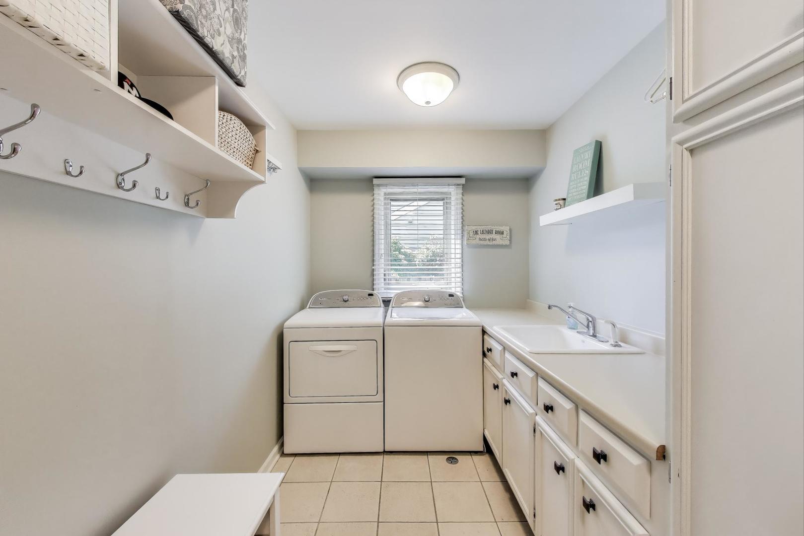 2041 Chatham Drive, Wheaton, IL 60189