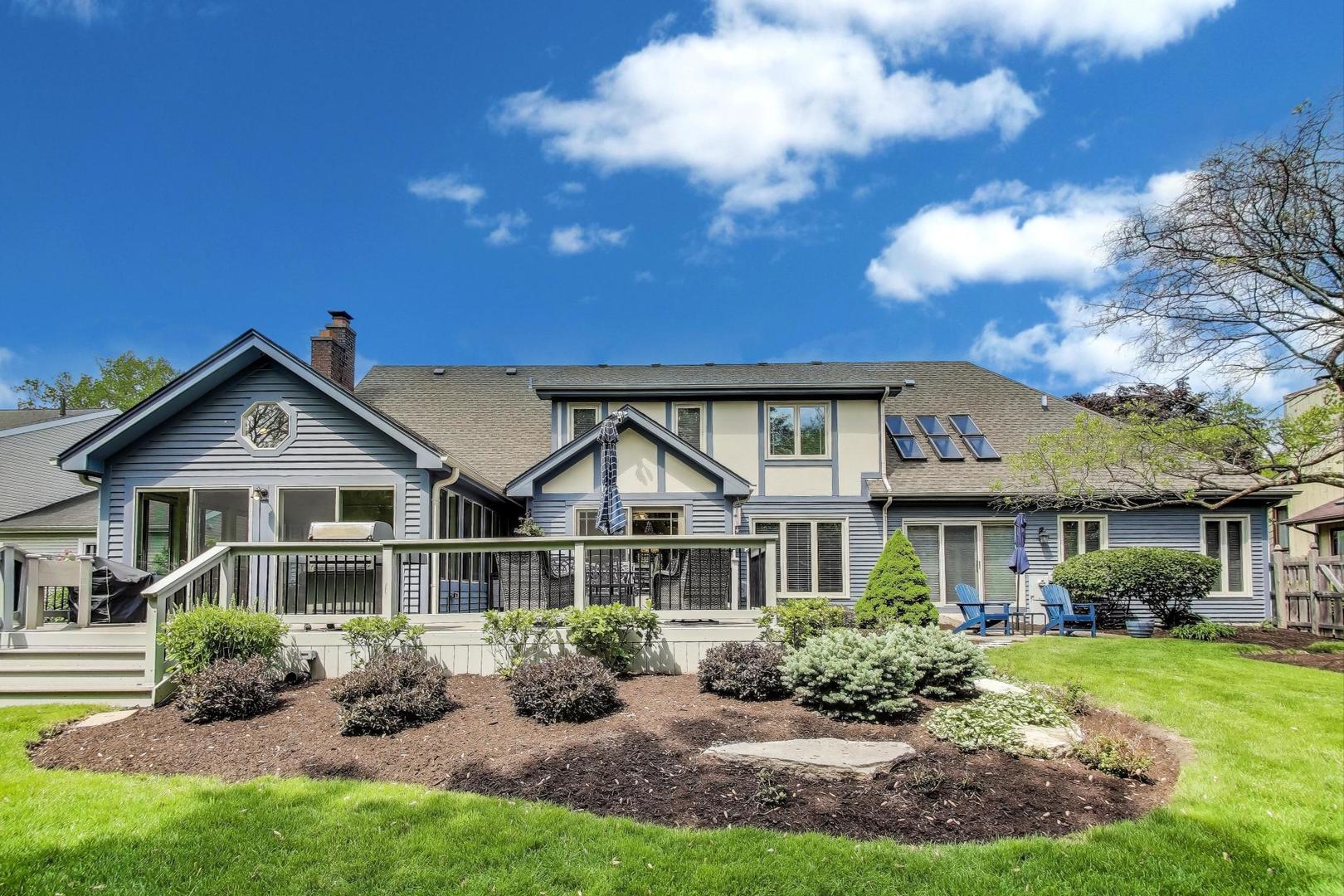 2041 Chatham Drive, Wheaton, IL 60189