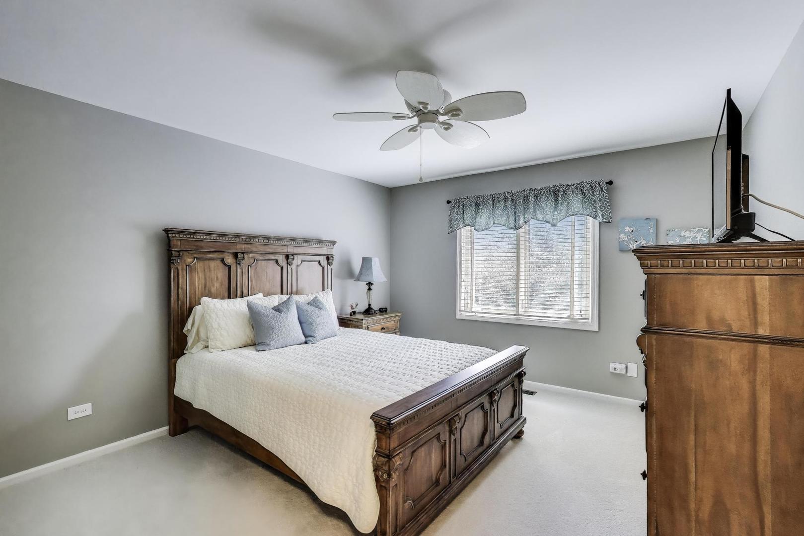 2041 Chatham Drive, Wheaton, IL 60189