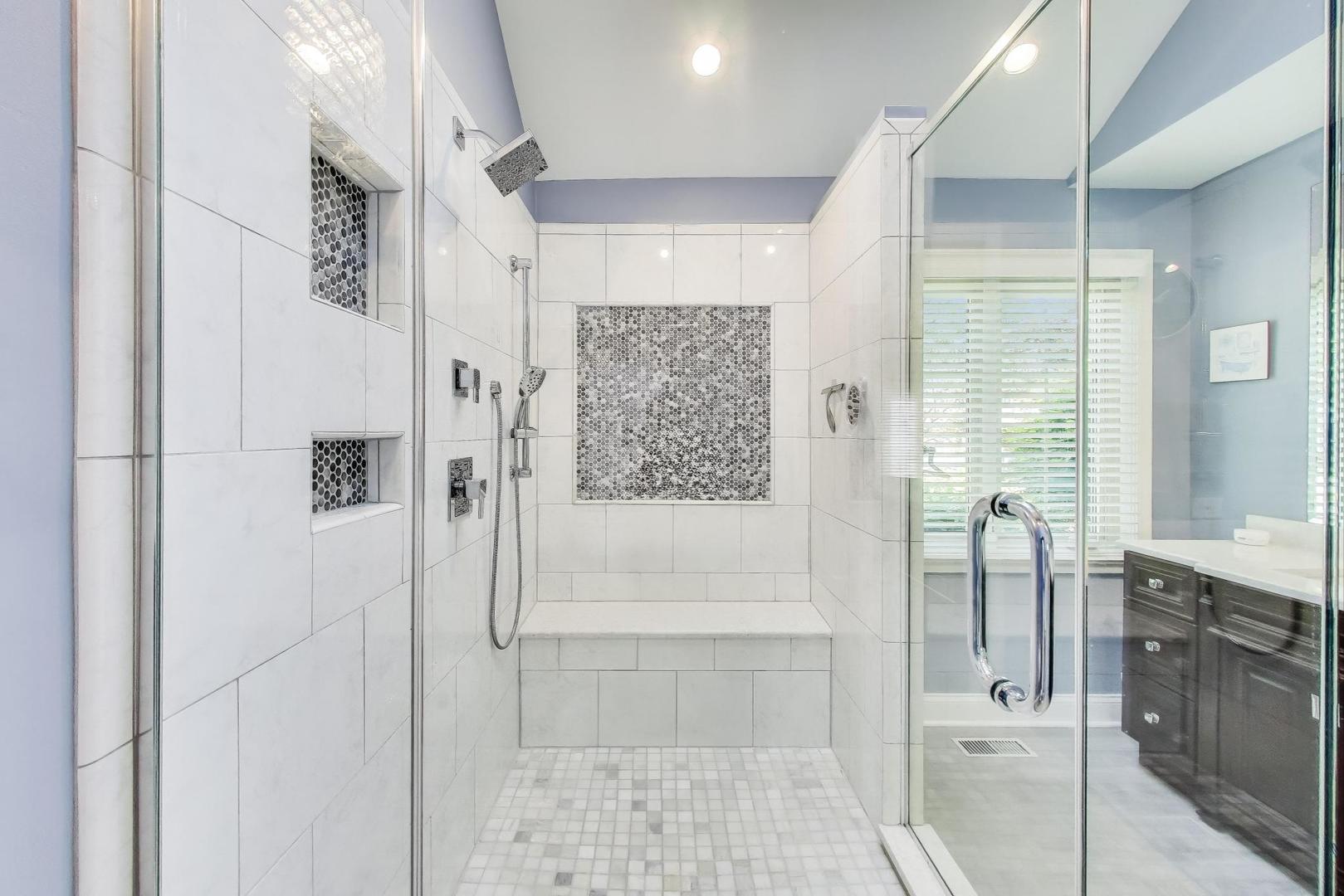 2041 Chatham Drive, Wheaton, IL 60189